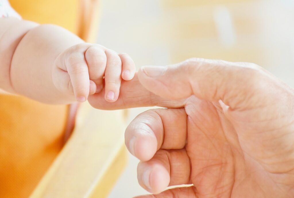2026 深圳試管嬰兒(IVF)北上求子終極指南:費用與熱門醫院 baby, hands, fingers, infant, child, father, parent, parenthood, fatherhood, newborn baby, touch, hold, holding, connection, relationship, fathers day, baby, baby, baby, baby, baby